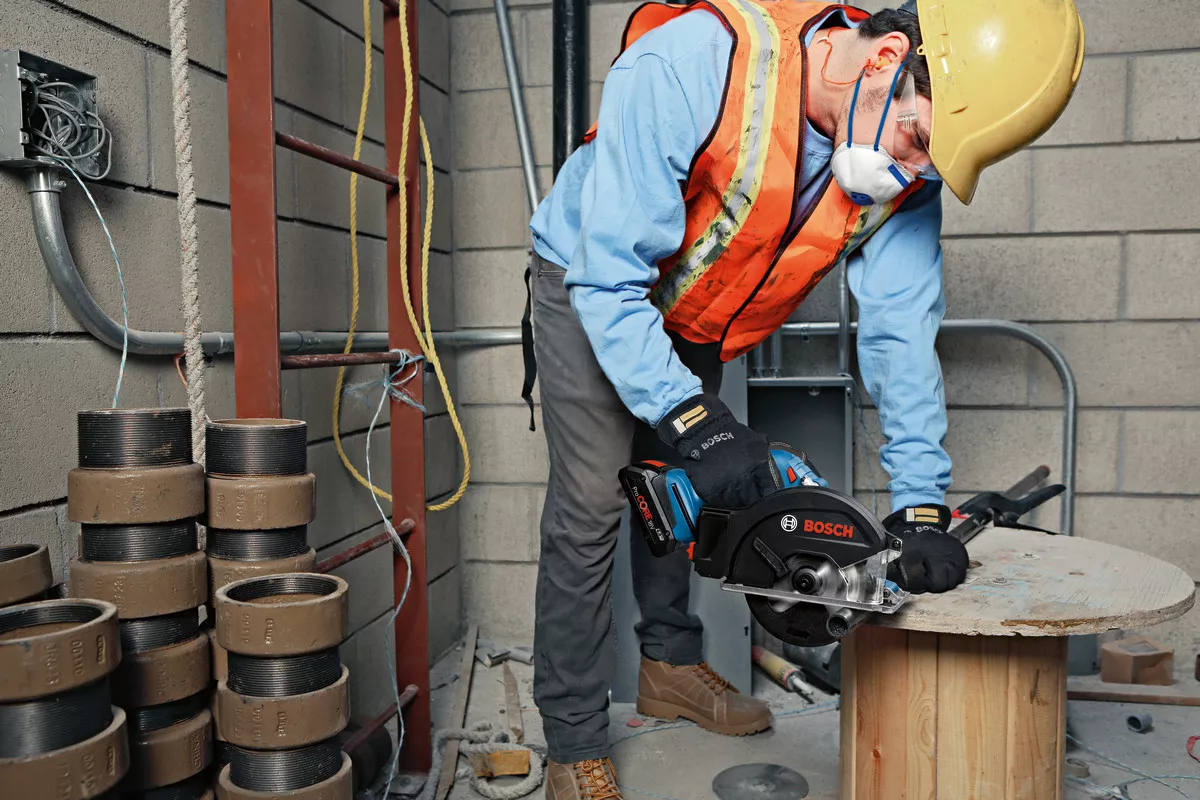 Scie circulaire sans fil à métaux GKM 18V-50 Bosch solo